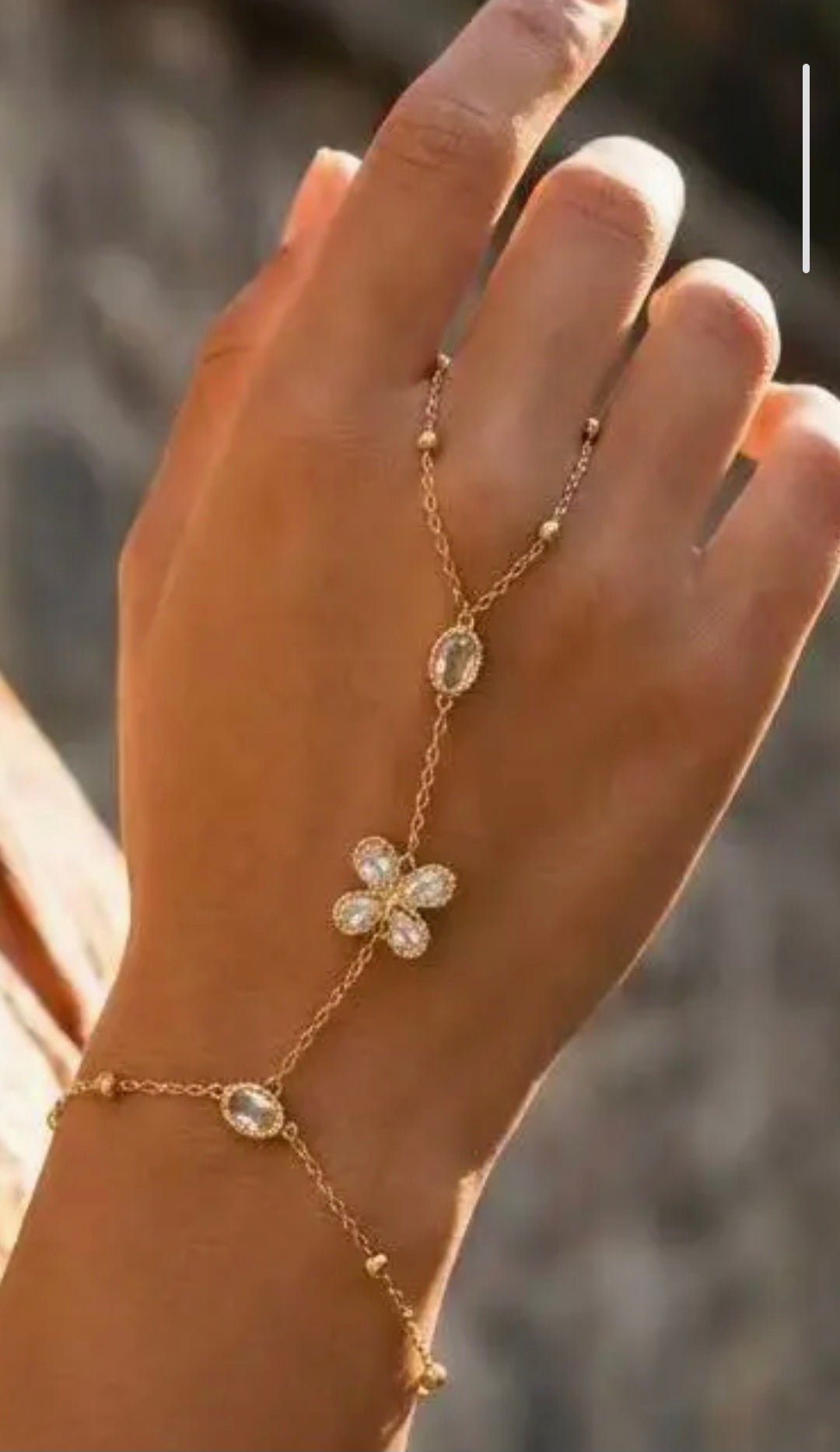 Bracelet de main papillon doré acier inoxydable délicat Pré commande livraison à partir du 09 juin