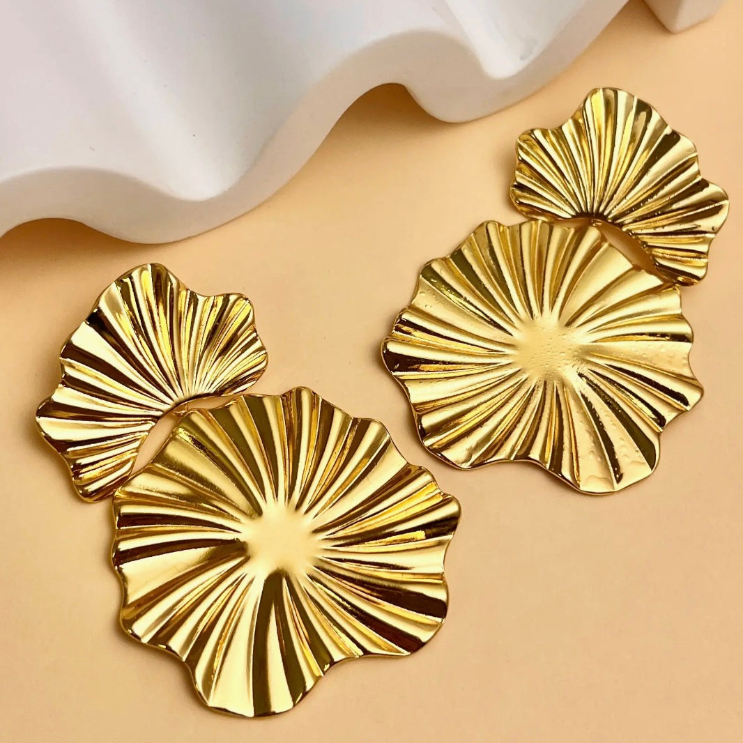 Boucle d'oreille pendante design Fleur en acier inoxydable Pré commande livraison à partir du 09 juin