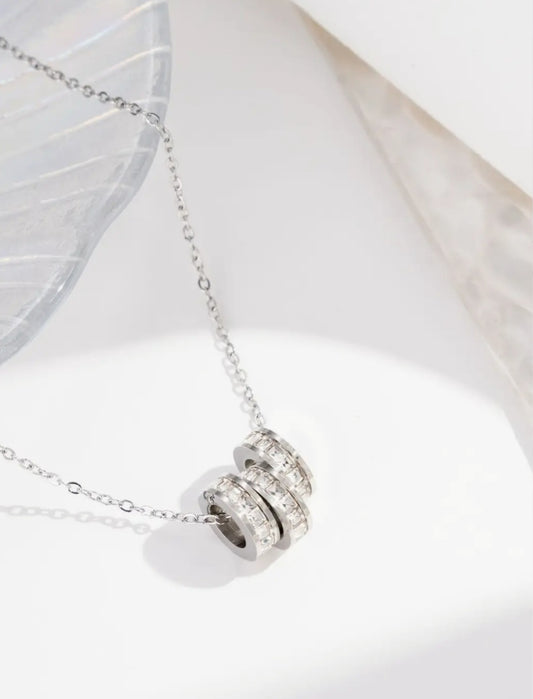 Collier femme acier inoxydable – triple anneau cristal argenté Réf 16